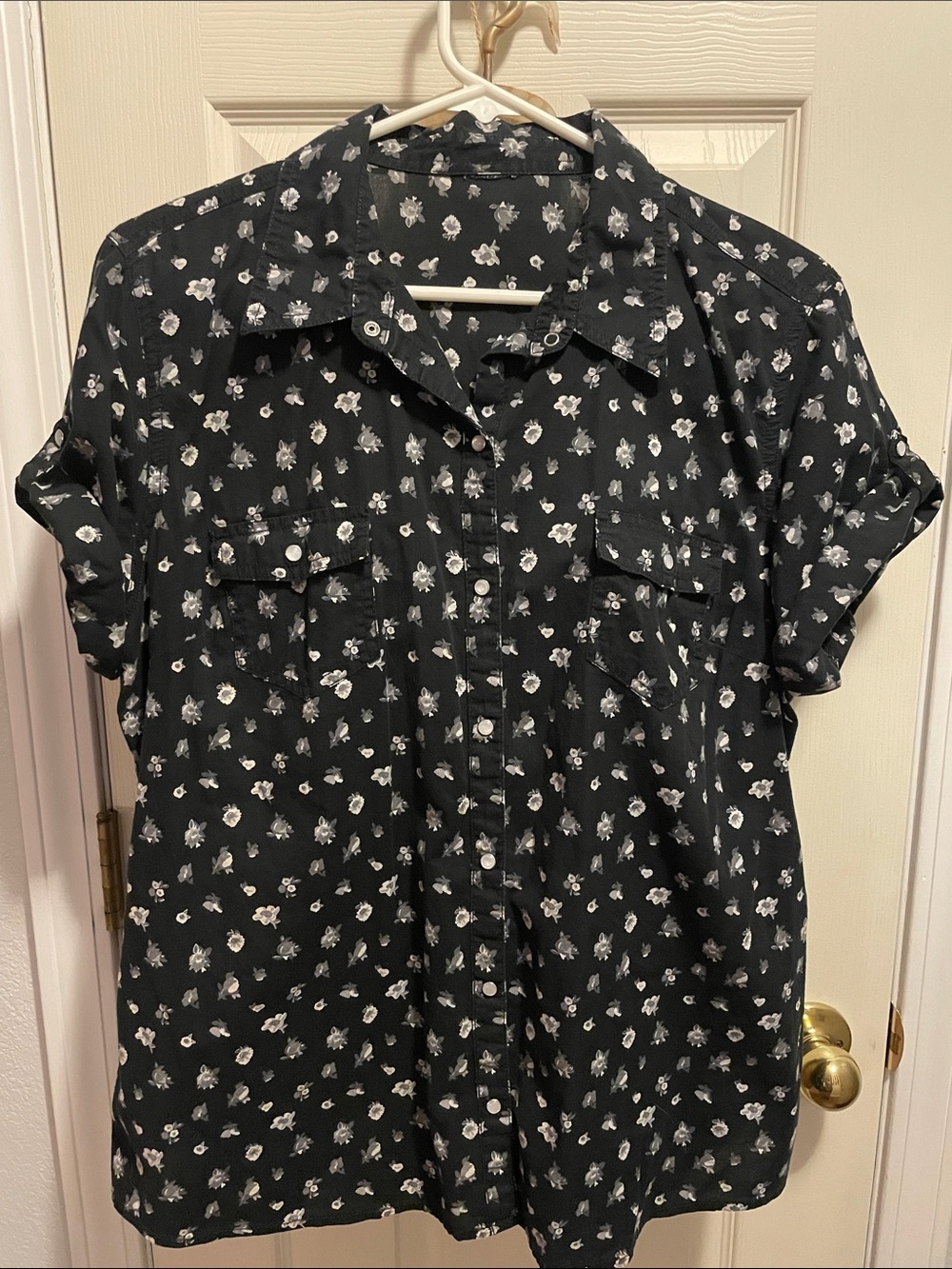 Black Short-Sleeve Floral Button-Down Shirt for Women